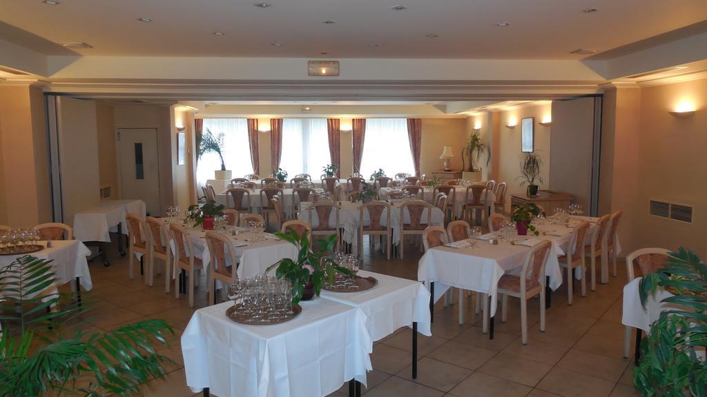 Logis Hotel Restaurant Des Voyageurs Pont-de-Salars Eksteriør billede