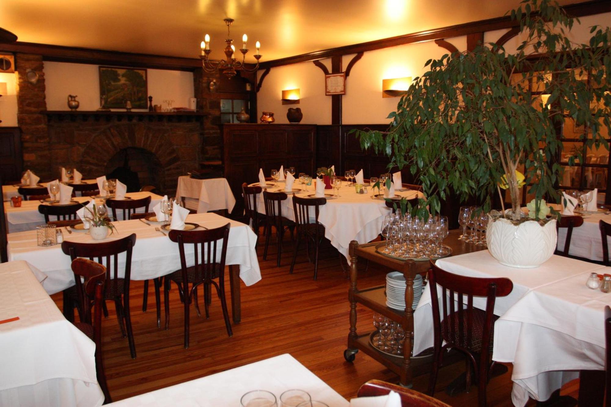 Logis Hotel Restaurant Des Voyageurs Pont-de-Salars Værelse billede