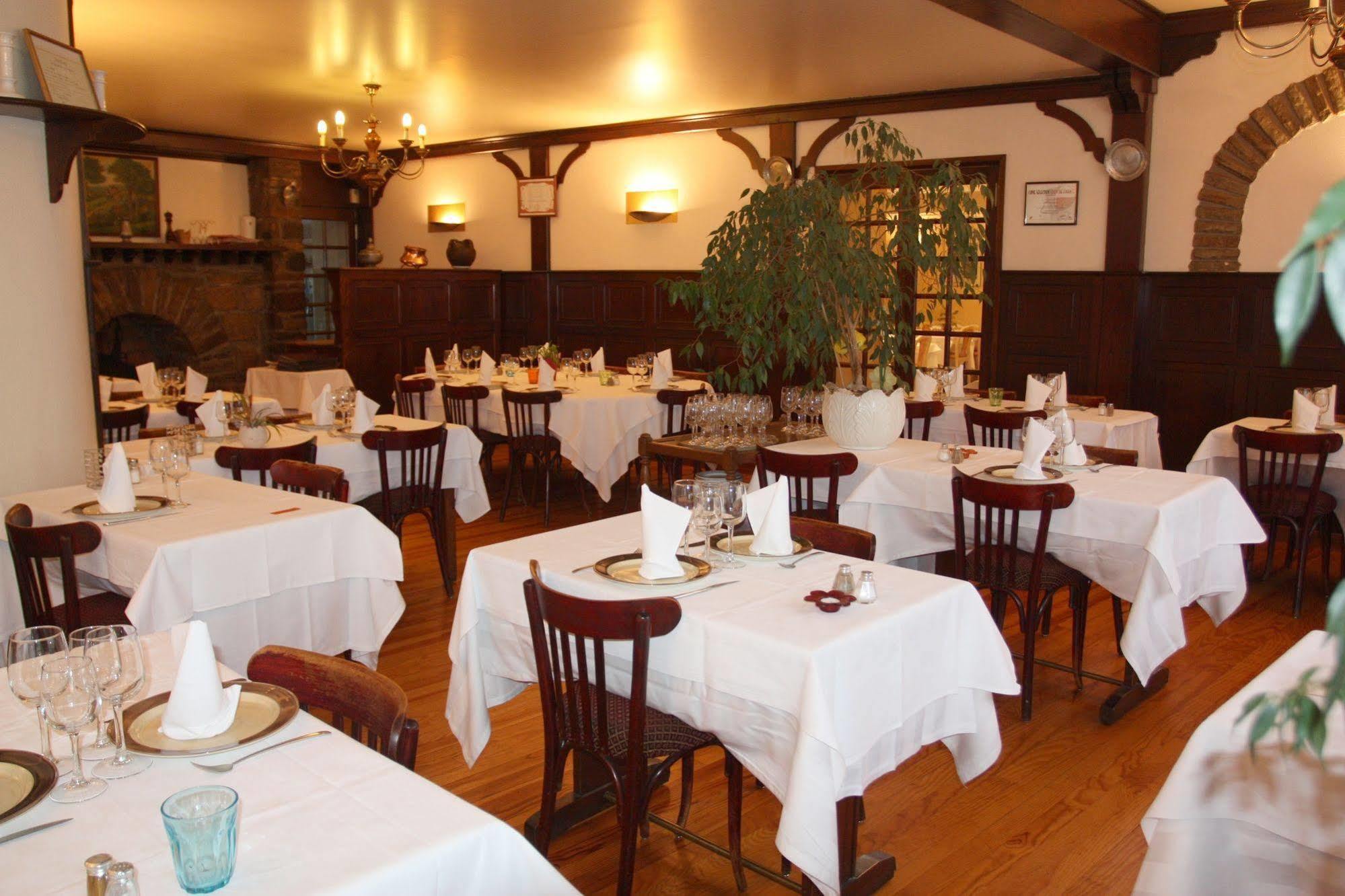 Logis Hotel Restaurant Des Voyageurs Pont-de-Salars Eksteriør billede