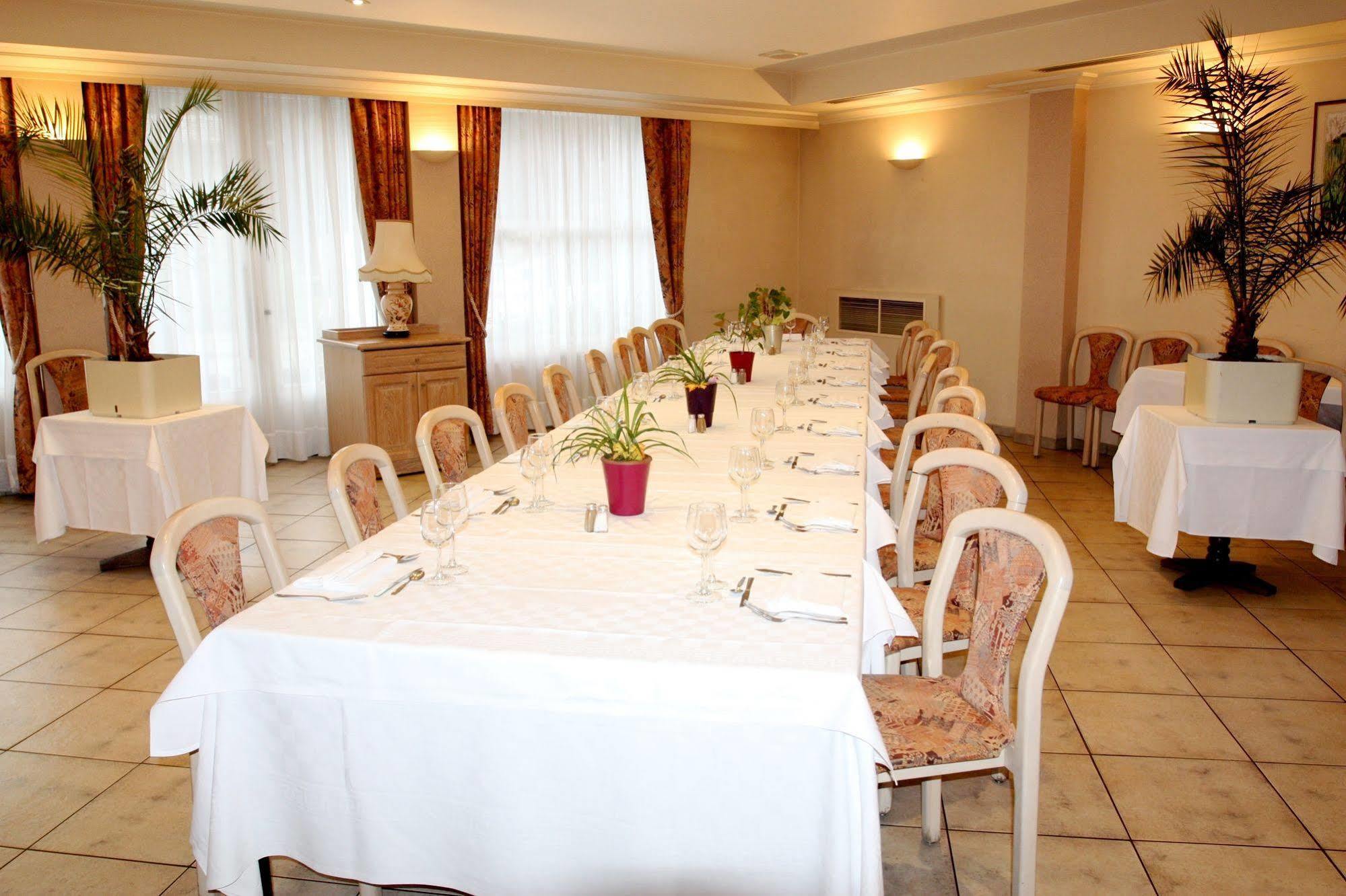 Logis Hotel Restaurant Des Voyageurs Pont-de-Salars Eksteriør billede