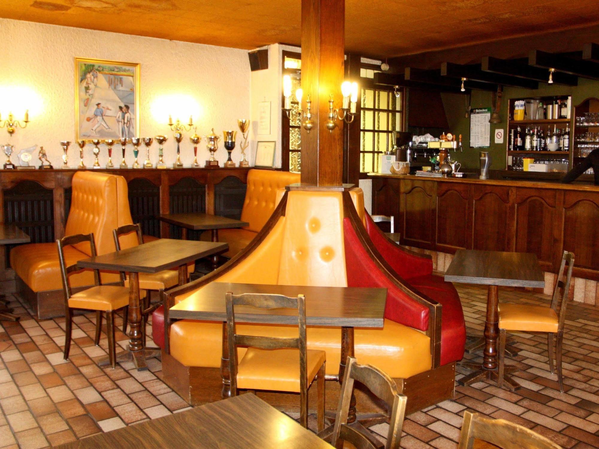 Logis Hotel Restaurant Des Voyageurs Pont-de-Salars Eksteriør billede