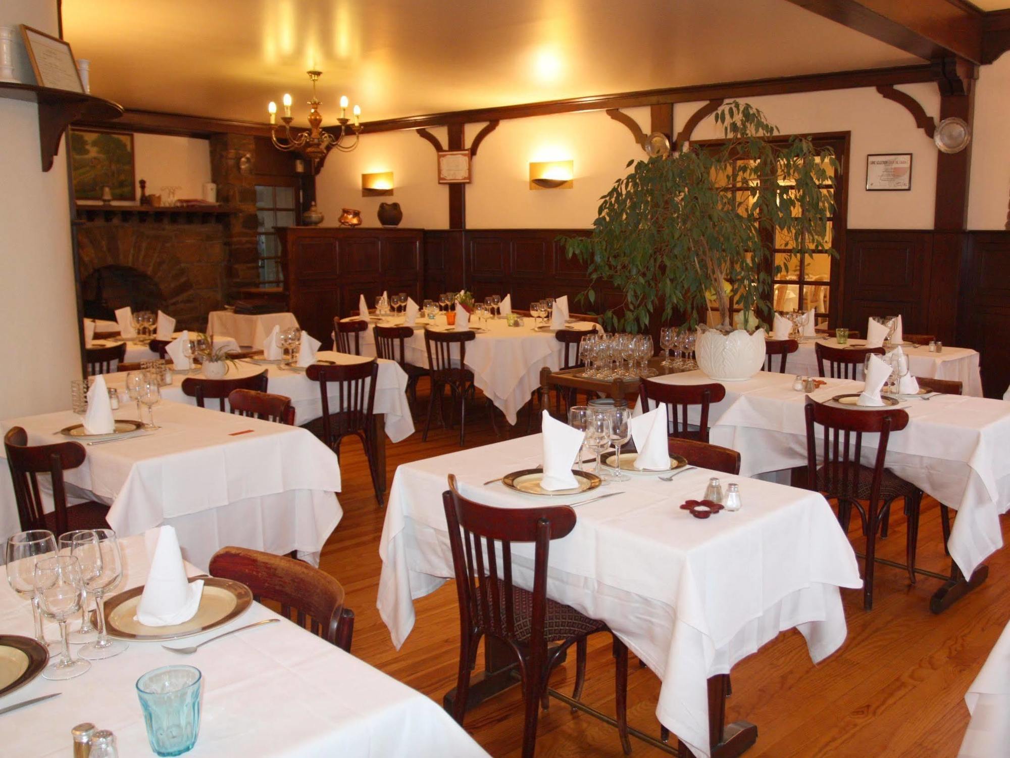 Logis Hotel Restaurant Des Voyageurs Pont-de-Salars Eksteriør billede
